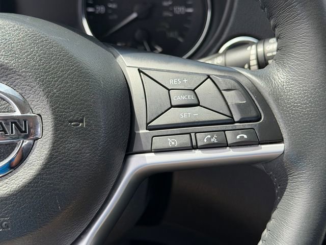 Used 2017 Nissan Rogue SL image 16