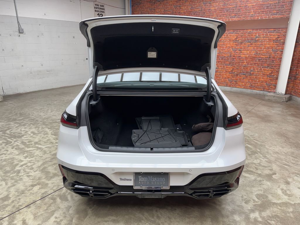 Certified 2025 BMW 760i xDrive w/ Luxury Rear Seating Package image 26