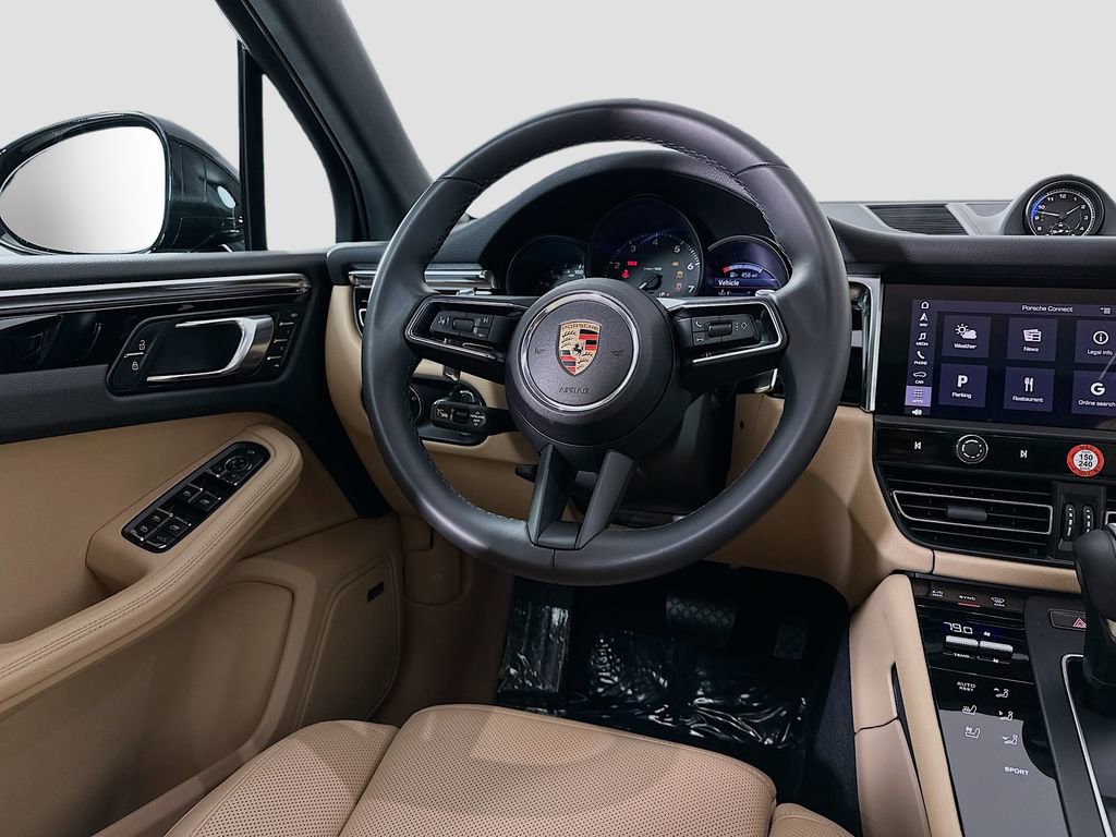 Used 2025 Porsche Macan image 25