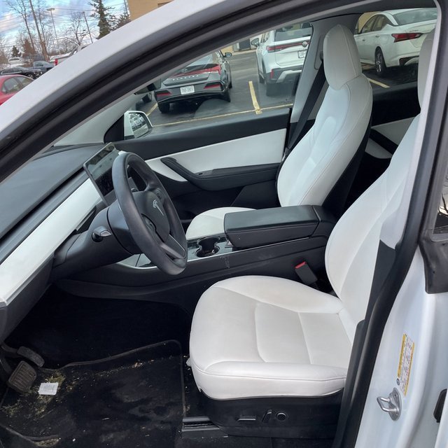 Used 2021 Tesla Model Y Long Range image 2