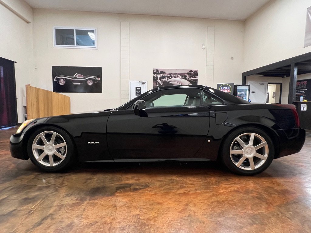 Used 2008 Cadillac XLR RWD image 16