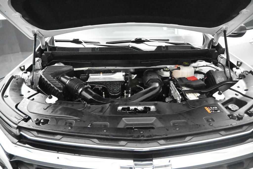 Used 2025 Chevrolet Traverse LT FWD image 16