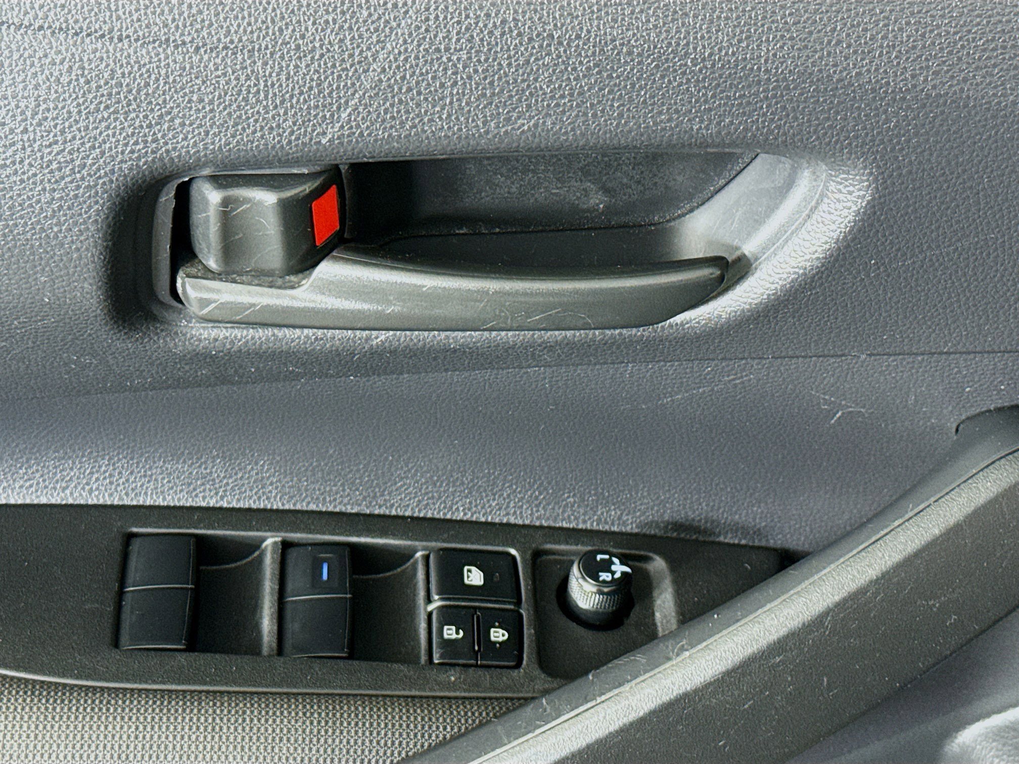 Used 2022 Toyota Corolla LE FWD image 22