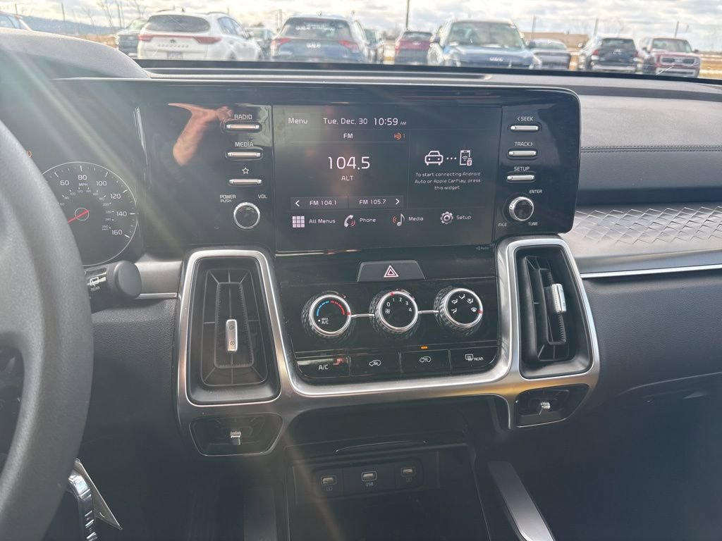 Used 2022 Kia Sorento LX image 10