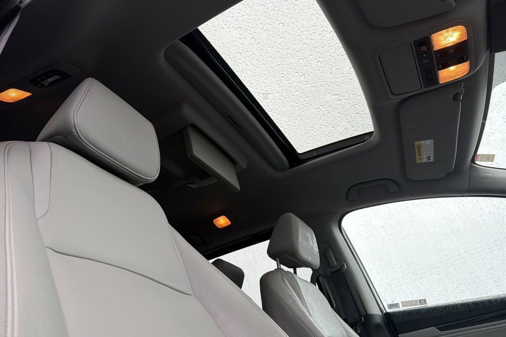 Used 2023 Honda Odyssey Touring image 17