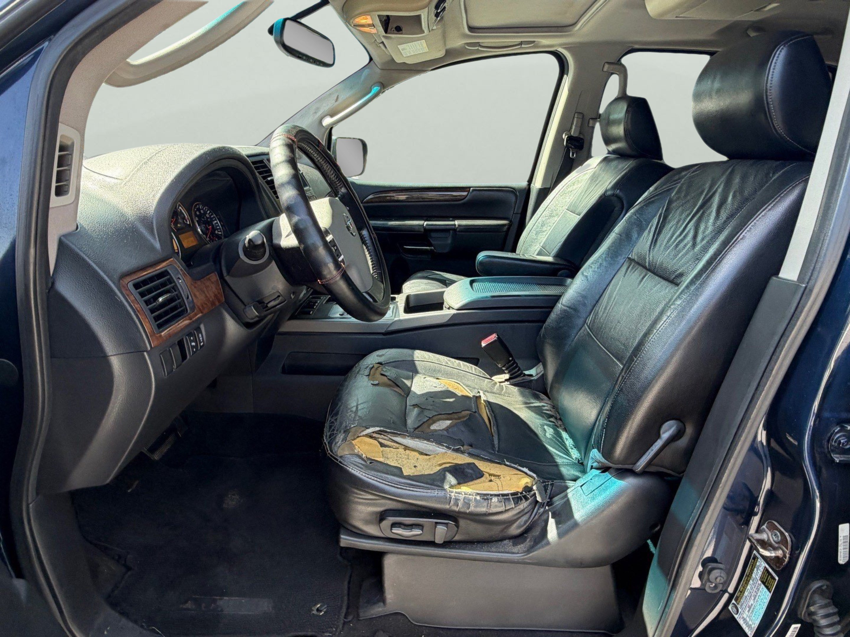 Used 2010 Nissan Armada Titanium w/ DVD Entertainment Pkg RWD image 9