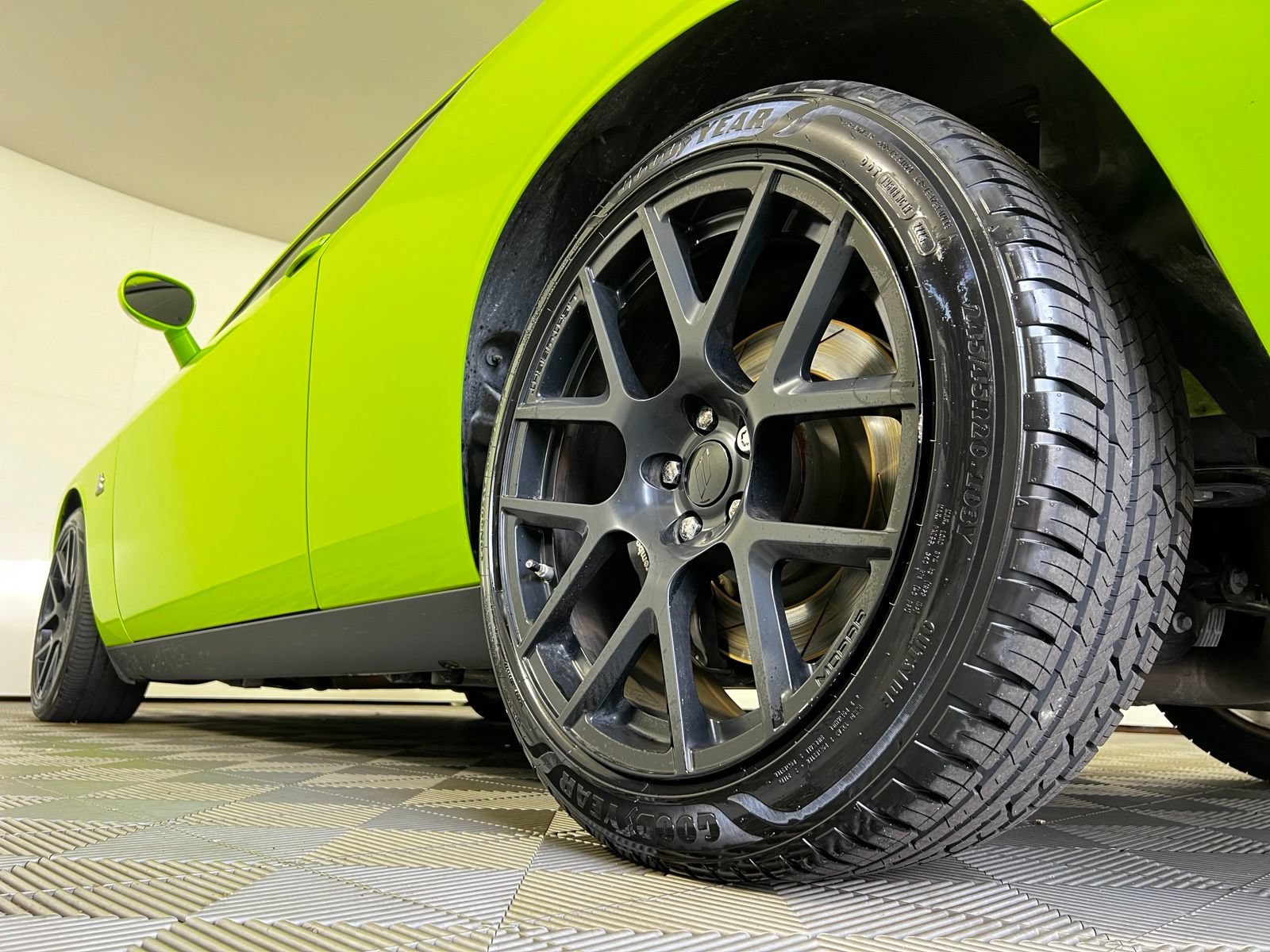 Used 2015 Dodge Challenger R/T Scat Pack w/ Leather Interior Group RWD image 25