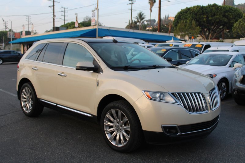 Used 2014 Lincoln MKX FWD w/ Equipment Group 102A image 1