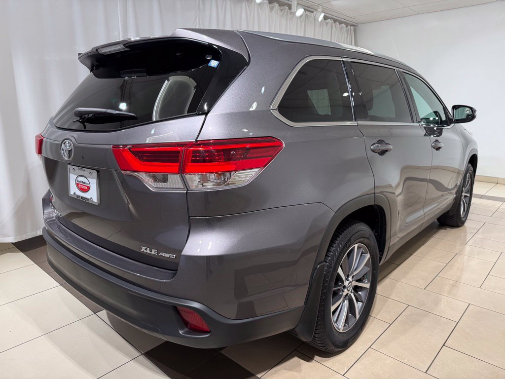 Used 2019 Toyota Highlander XLE AWD/4WD image 5