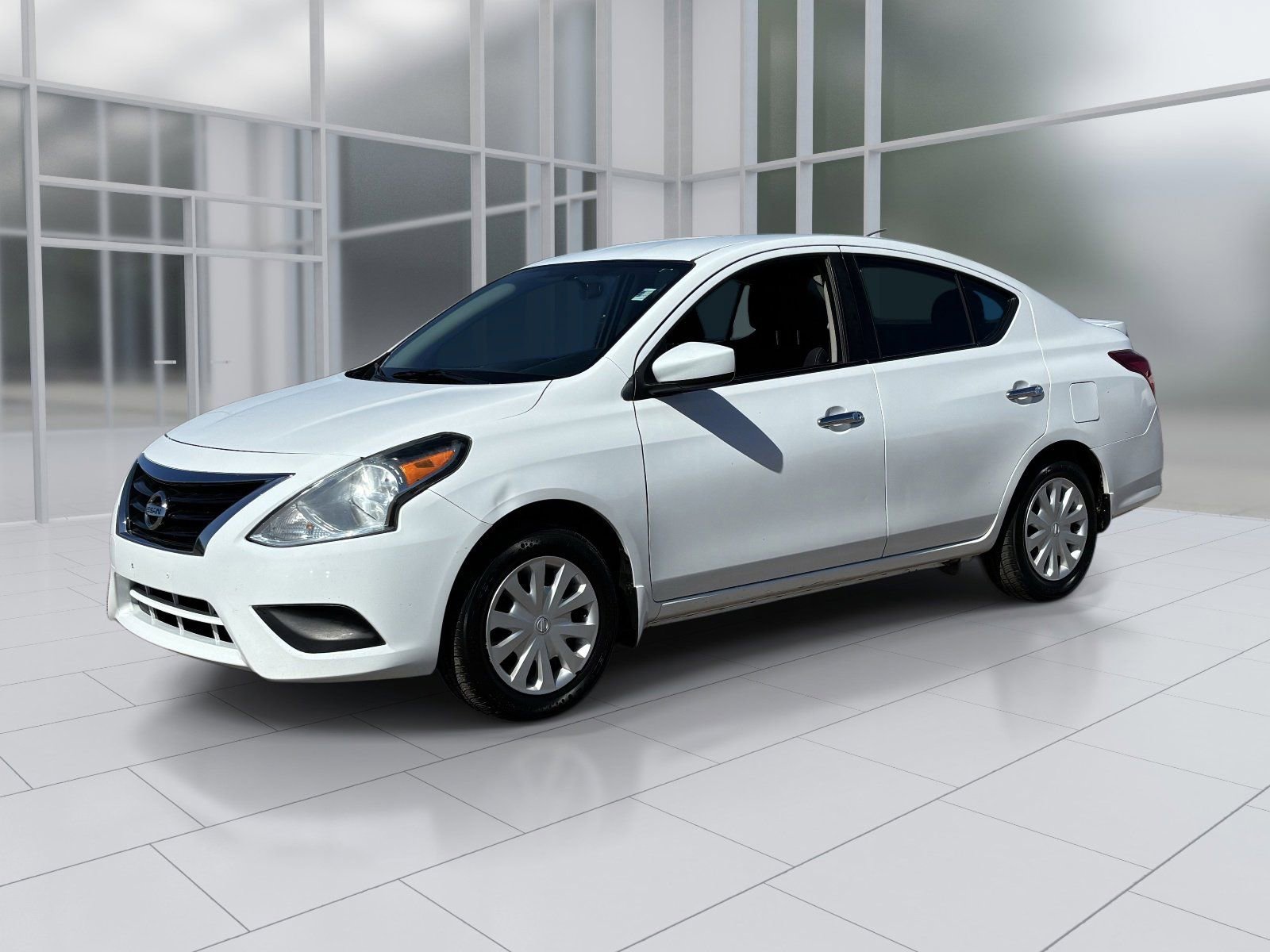 Used 2016 Nissan Versa SV FWD image 2