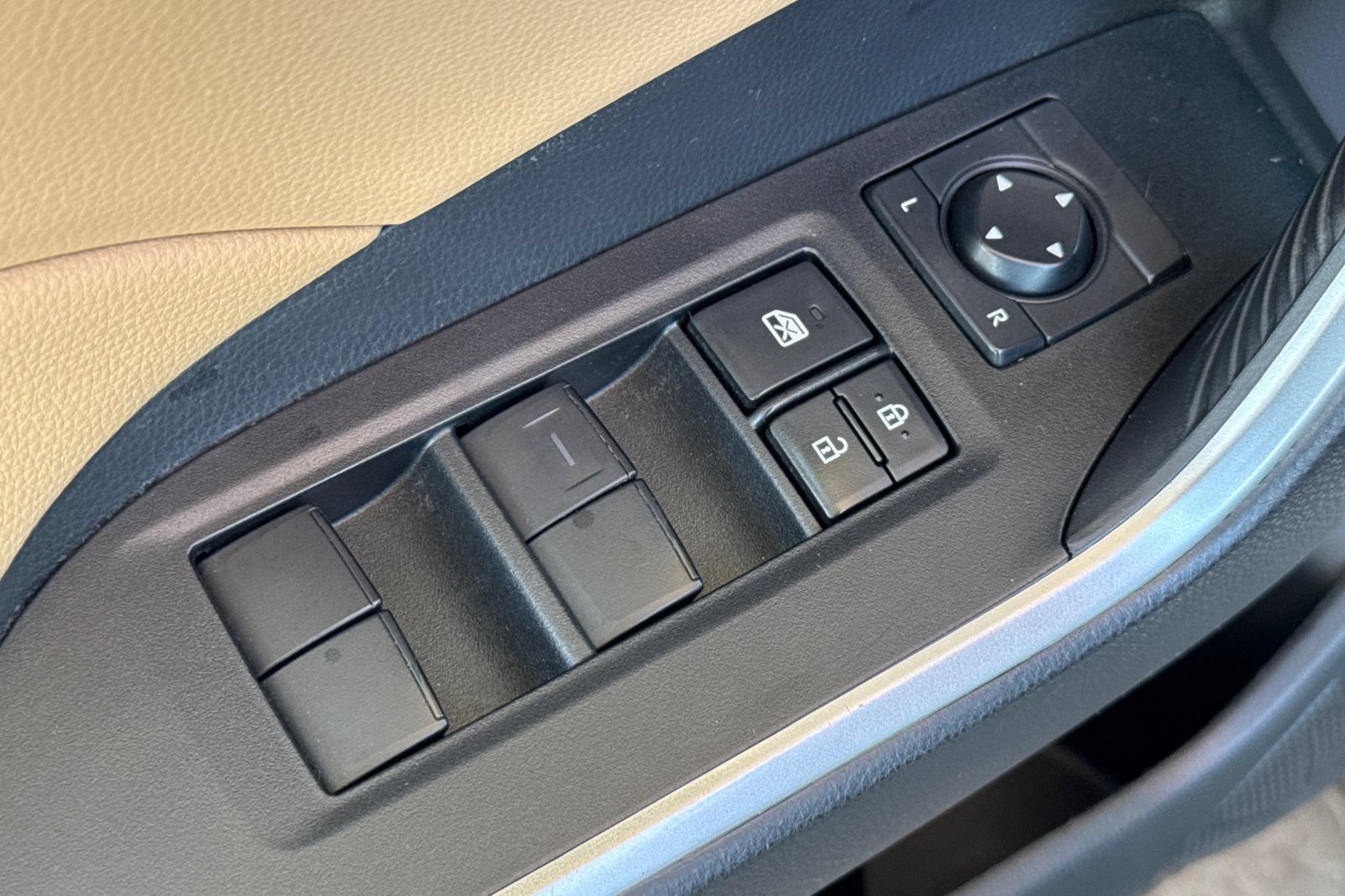 Certified 2021 Toyota RAV4 LE AWD/4WD image 14
