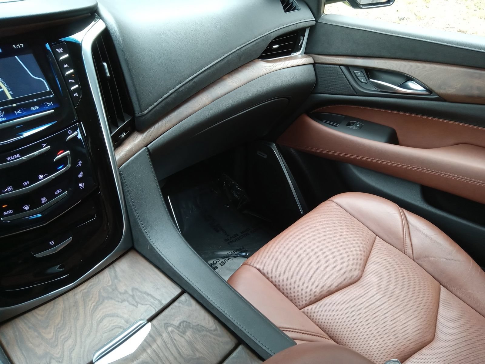 Used 2020 Cadillac Escalade ESV Luxury AWD/4WD image 19