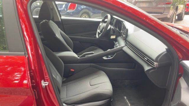 Used 2023 Hyundai Elantra SE FWD image 11