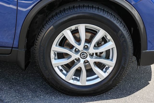 Used 2018 Nissan Rogue SV image 9