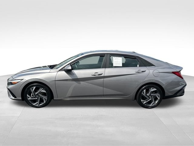 Used 2024 Hyundai Elantra Limited FWD image 2
