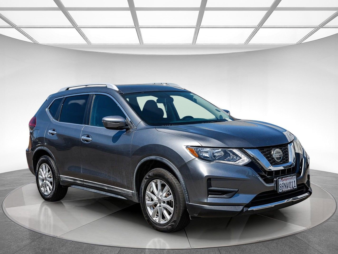 Used 2018 Nissan Rogue SV image 4
