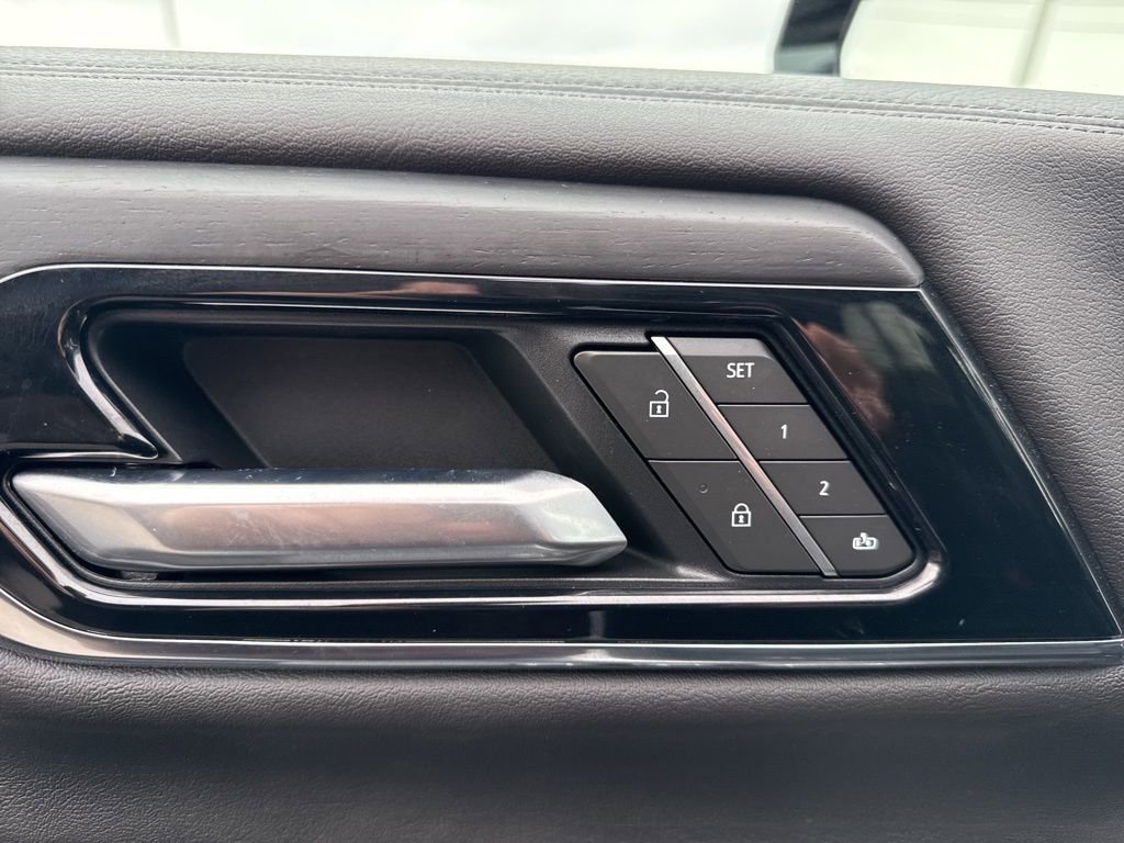 Used 2025 GMC Yukon Denali w/ Denali Reserve Package image 11