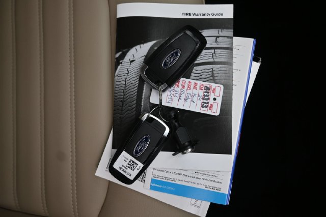 Used 2024 Ford Edge SEL w/ Convenience Package AWD/4WD image 11