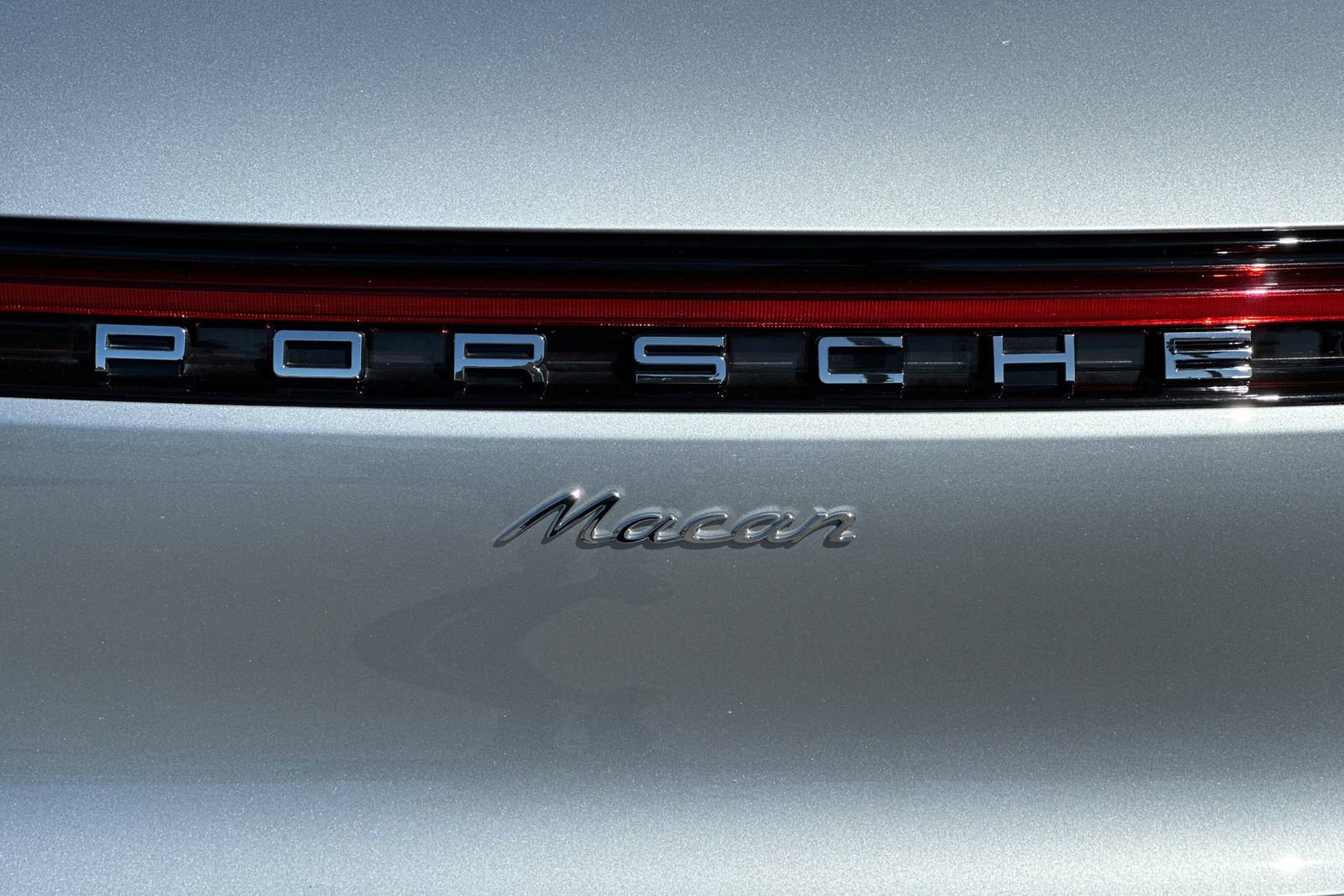 Used 2025 Porsche Macan image 39