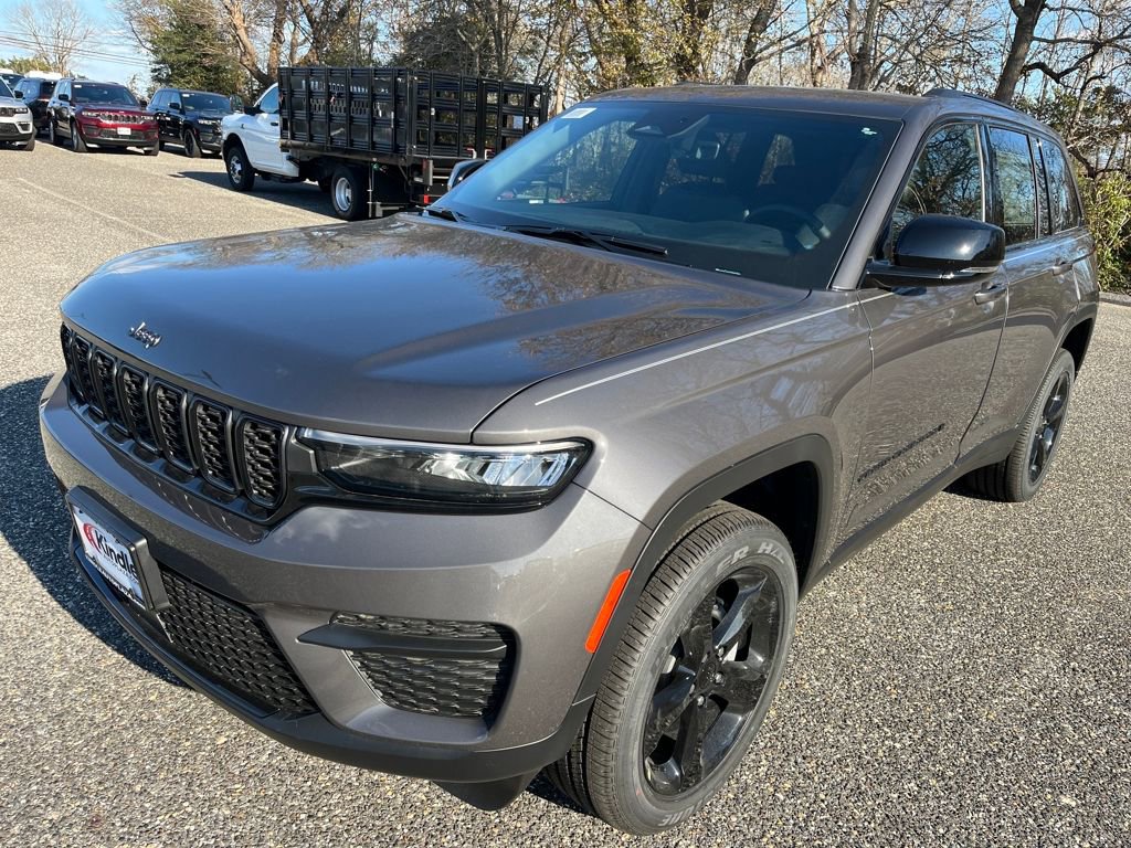 New 2025 Jeep Grand Cherokee Altitude image 5
