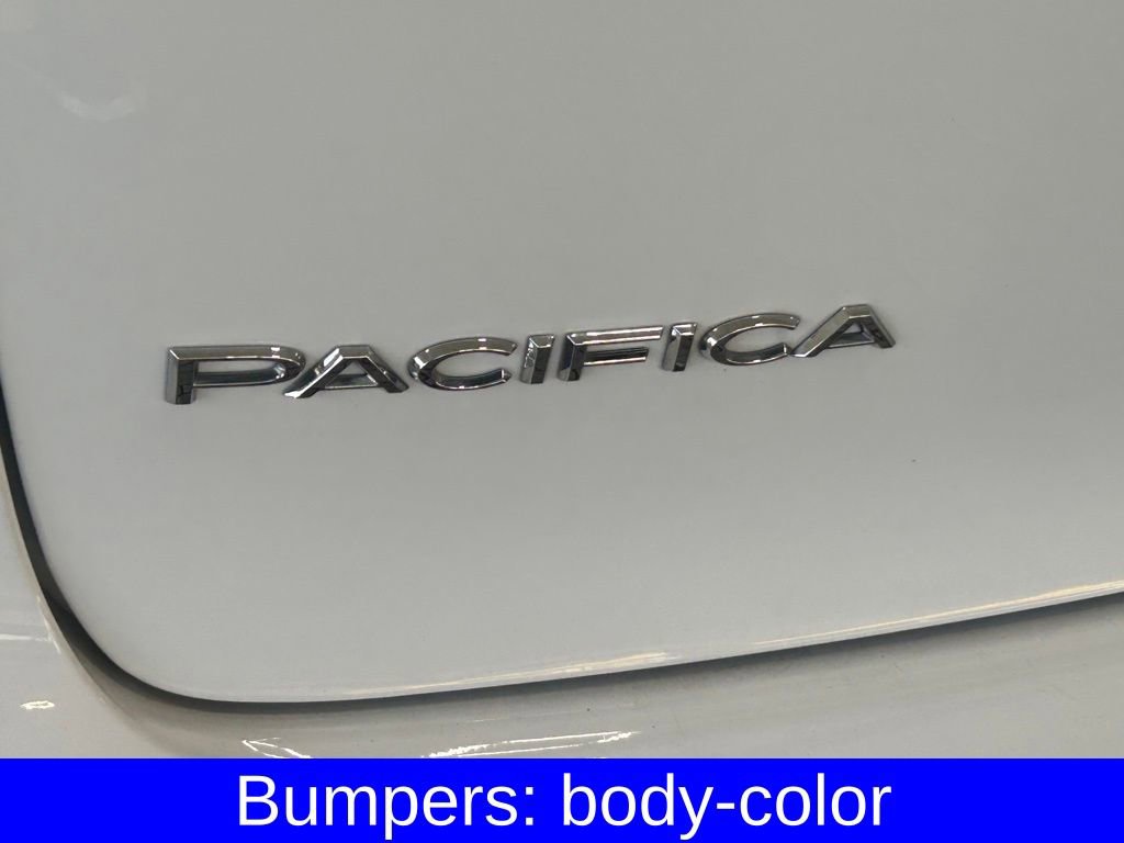 Used 2024 Chrysler Pacifica Touring-L image 21