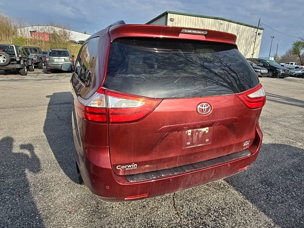 Used 2017 Toyota Sienna XLE image 5