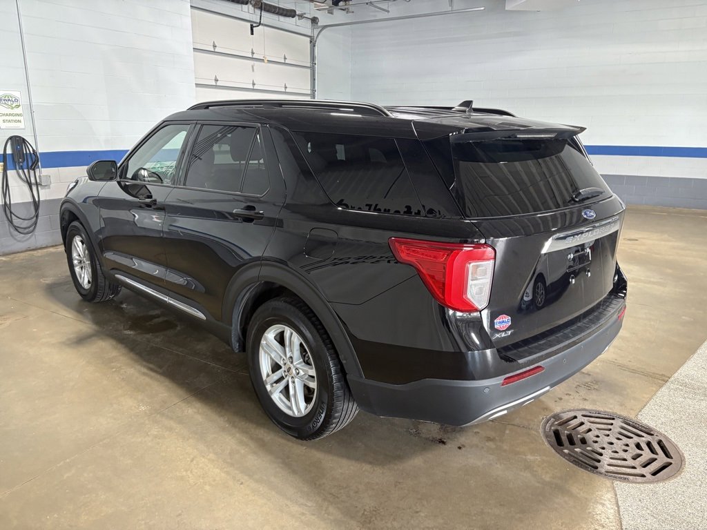 Used 2022 Ford Explorer XLT w/ Equipment Group 202A image 8