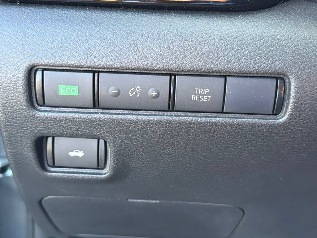 Used 2025 Nissan Sentra SV FWD image 22