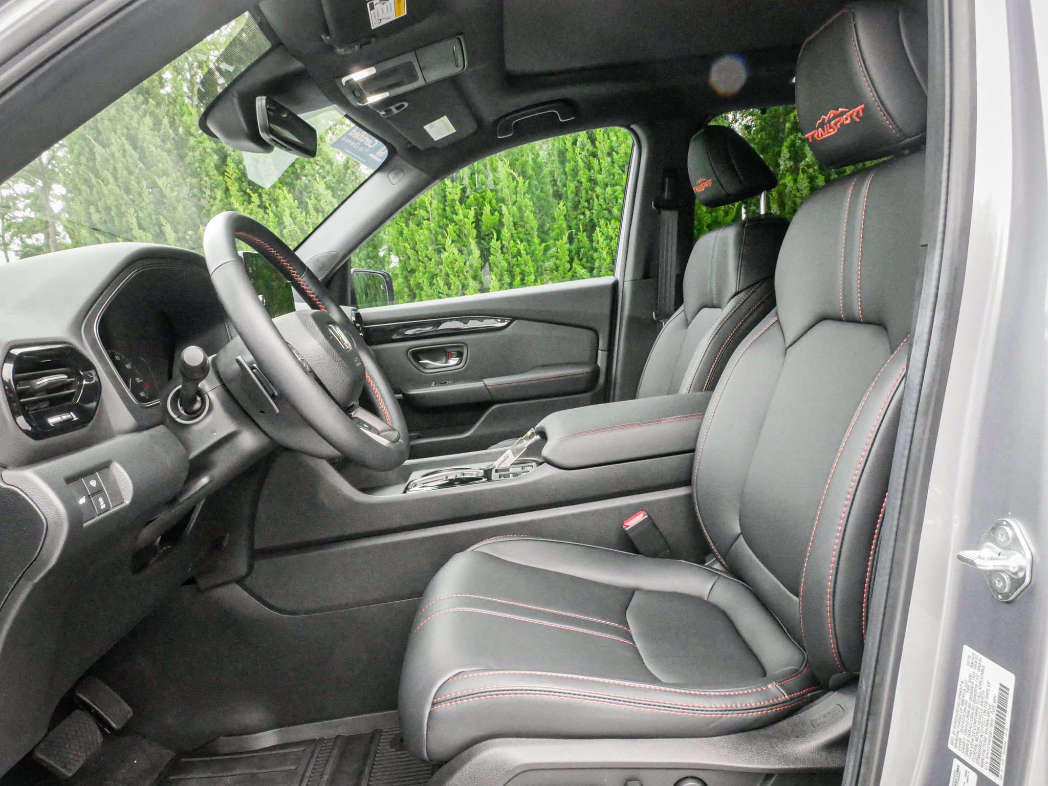 Used 2025 Honda Pilot TrailSport image 16