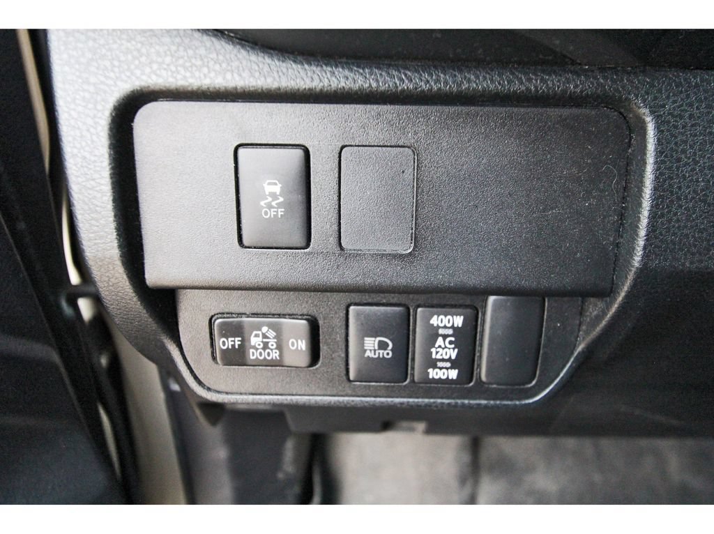 Used 2020 Toyota Tacoma TRD Off-Road w/ Technology Package AWD/4WD image 17