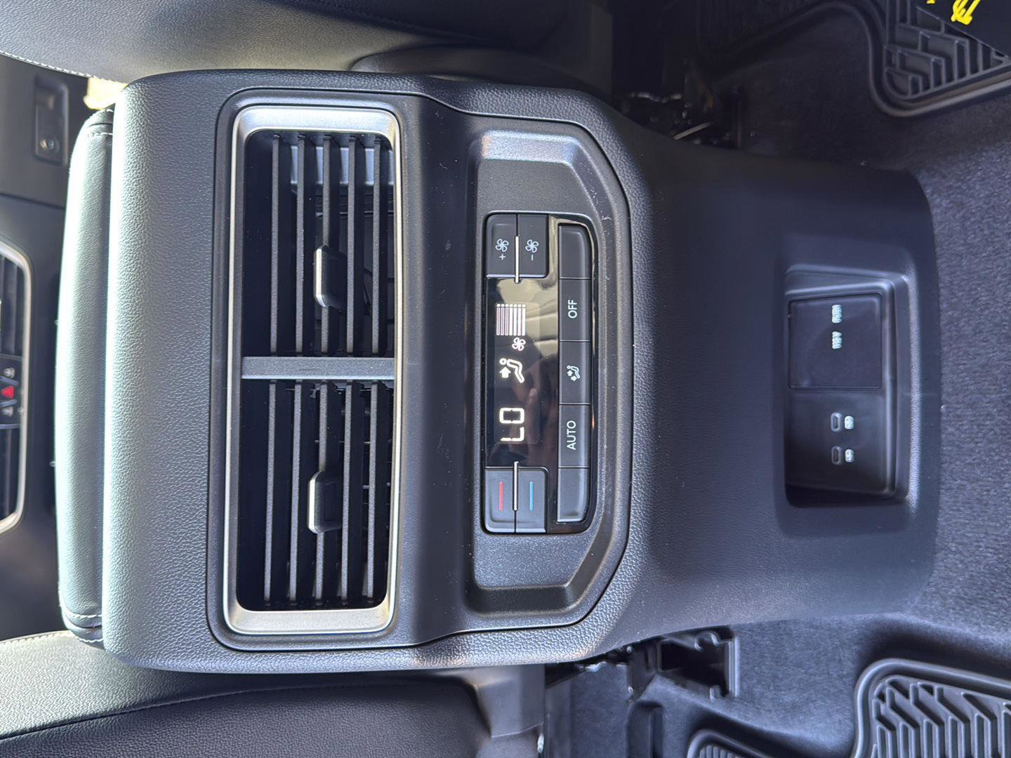 New 2026 Volkswagen Atlas SE image 24