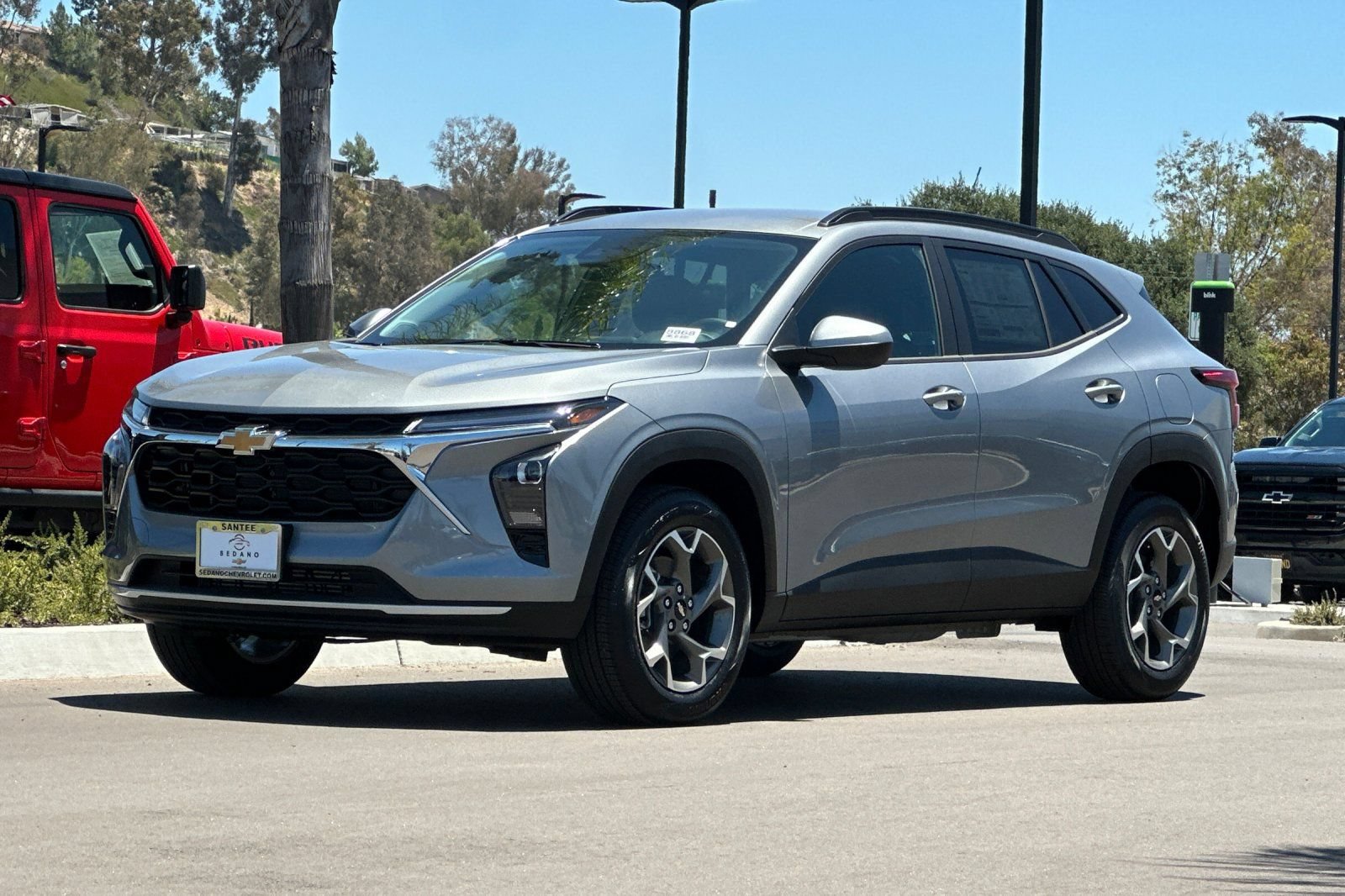 New 2026 Chevrolet Trax LT w/ Driver Confidence Package FWD image 8