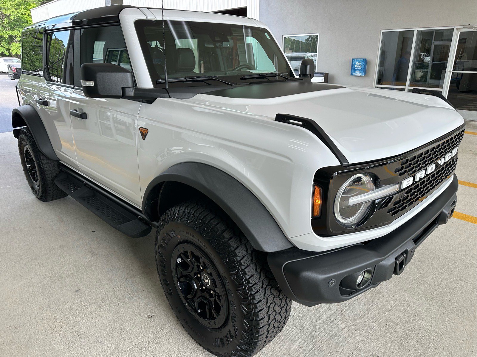 Certified 2025 Ford Bronco Badlands AWD/4WD image 9