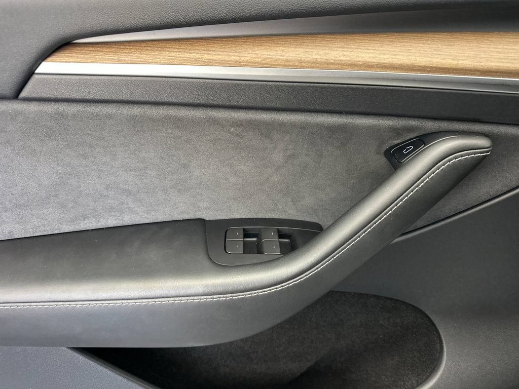 Used 2023 Tesla Model Y Long Range AWD/4WD image 10