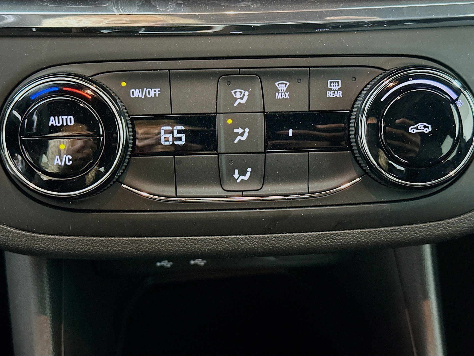 Used 2025 Buick Envista Preferred image 23