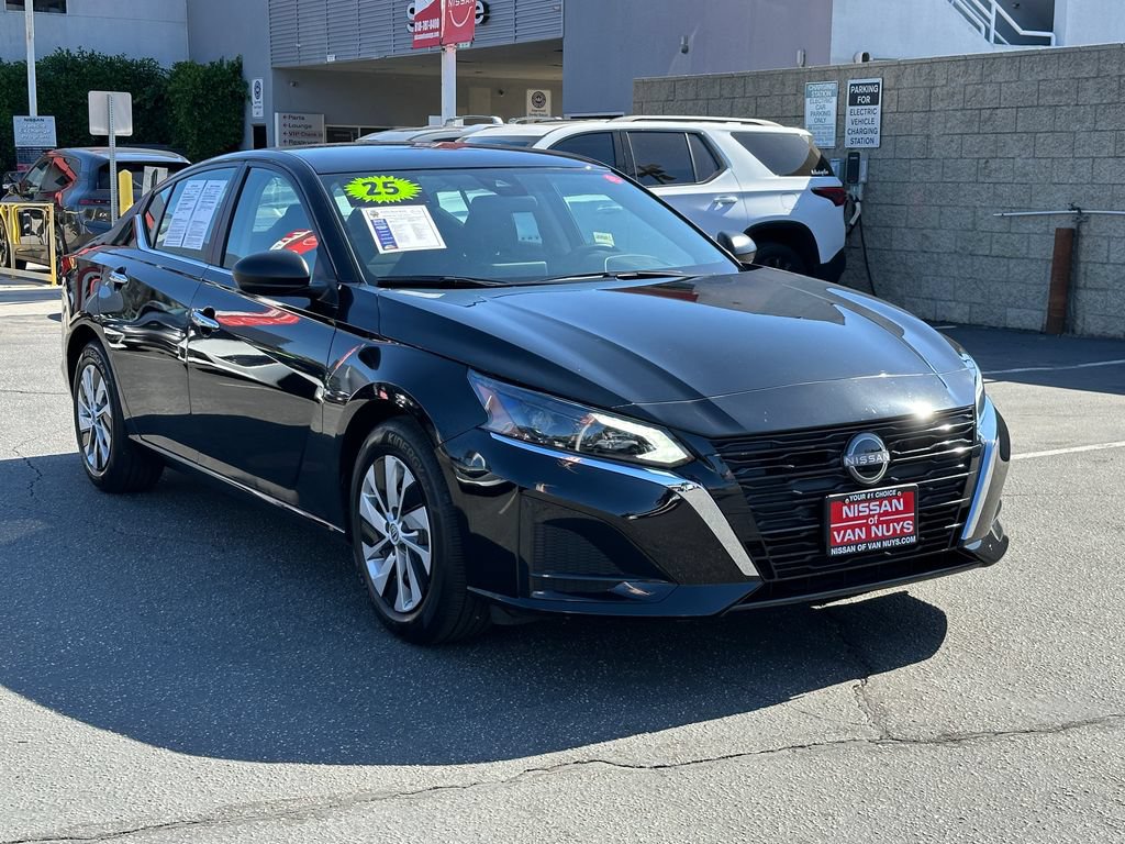 Used 2025 Nissan Altima 2.5 S FWD image 9