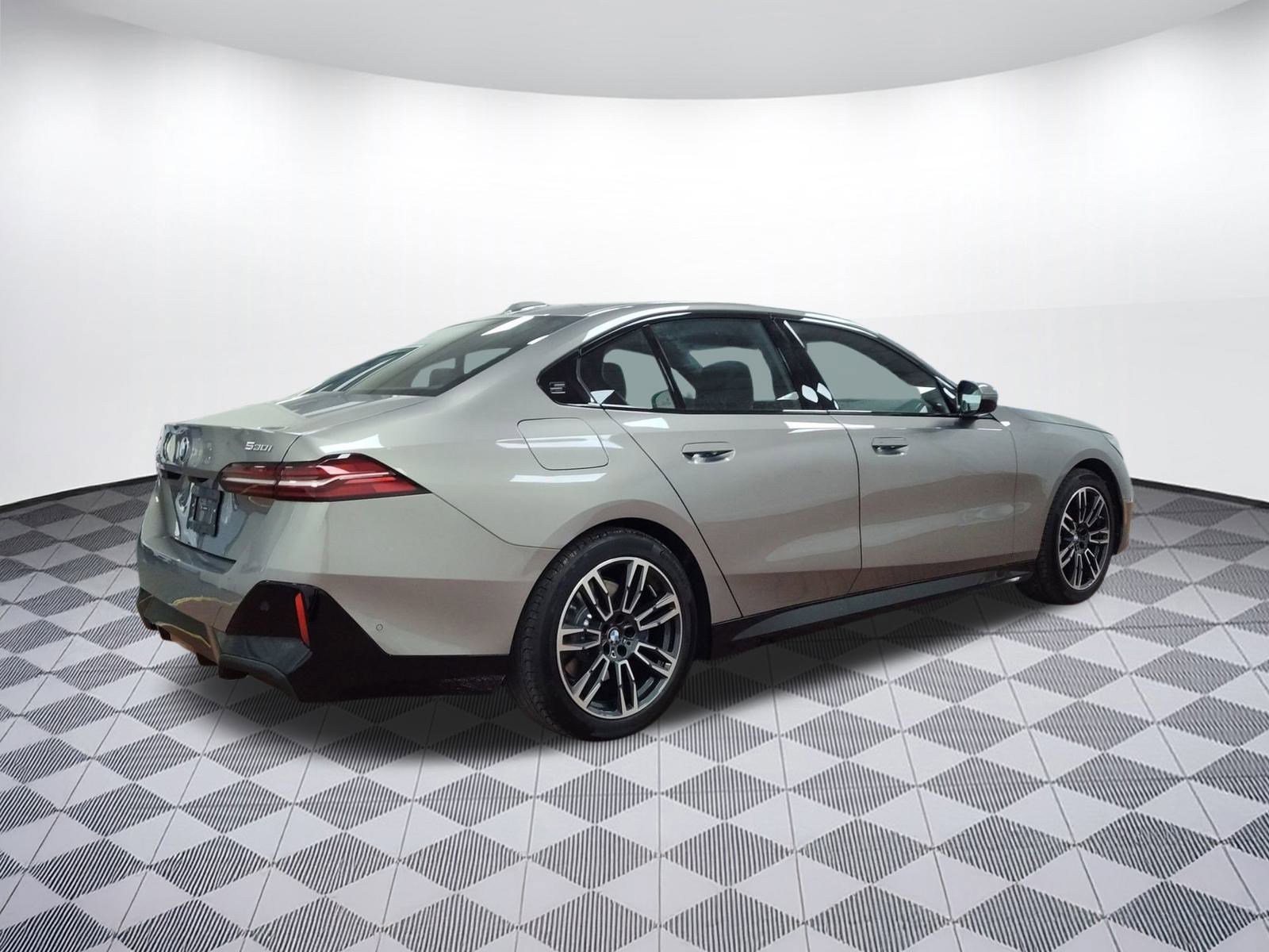 New 2026 BMW 530i xDrive w/ M Sport Package AWD/4WD image 8