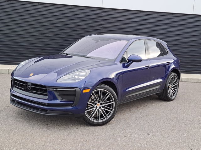 Certified 2025 Porsche Macan AWD/4WD image 1