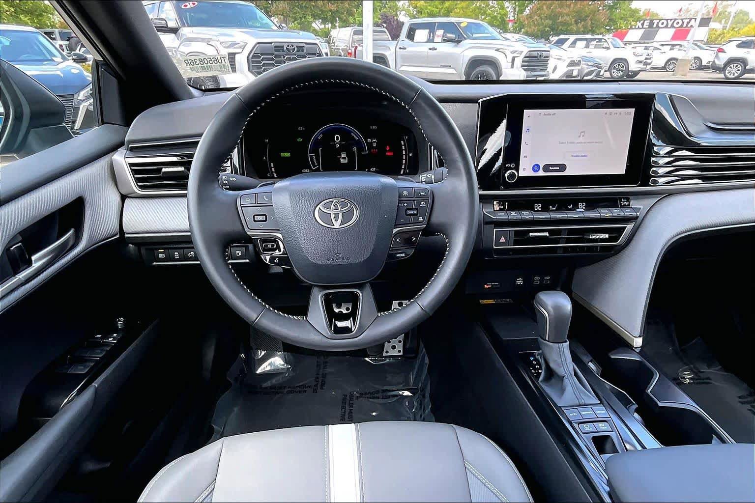 Used 2026 Toyota Camry SE FWD image 5