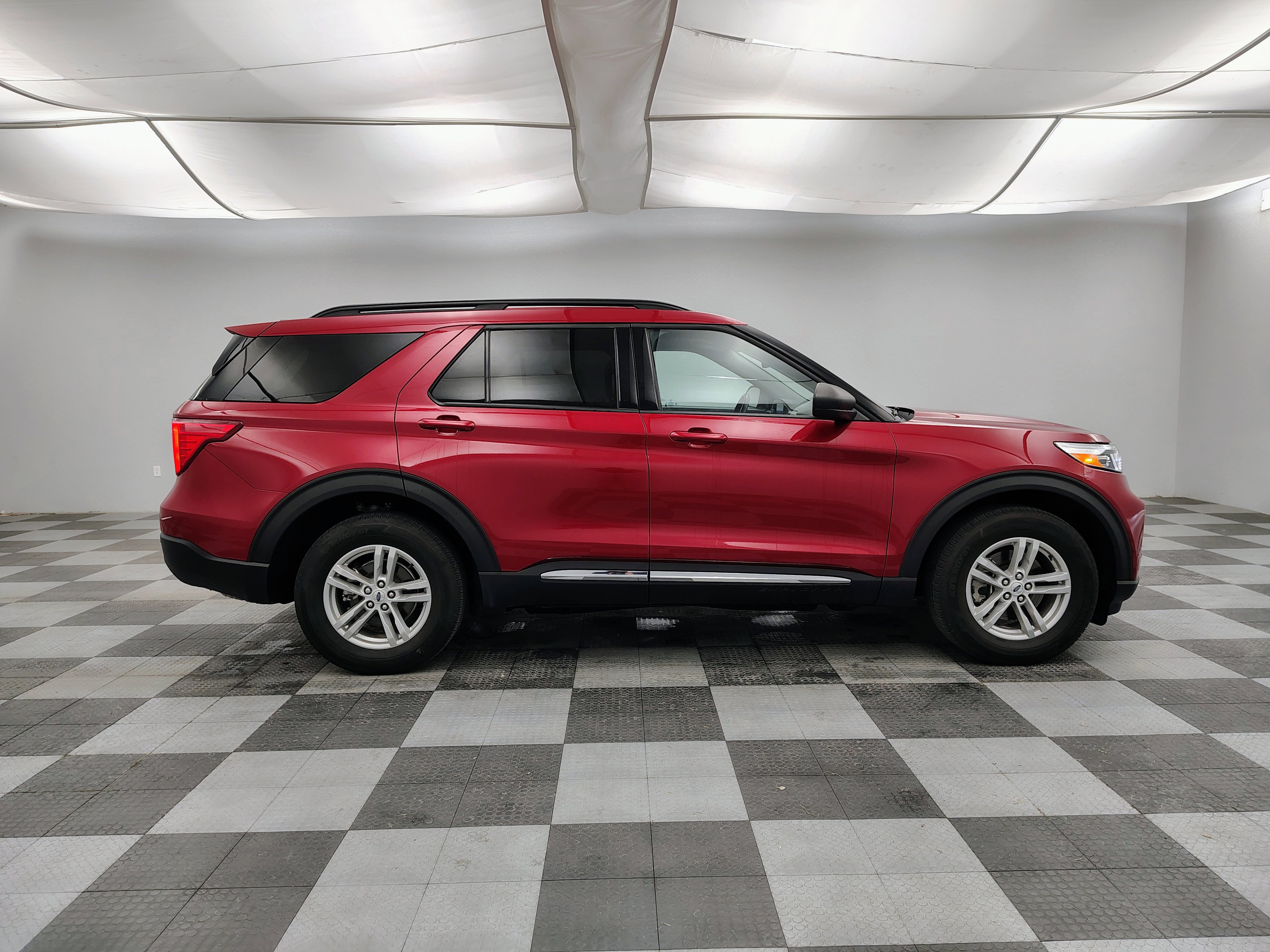 Used 2023 Ford Explorer XLT w/ Equipment Group 202A AWD/4WD image 9