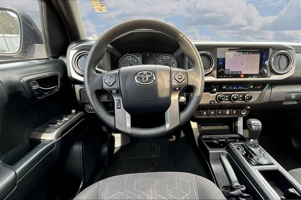 Used 2016 Toyota Tacoma TRD Sport image 11
