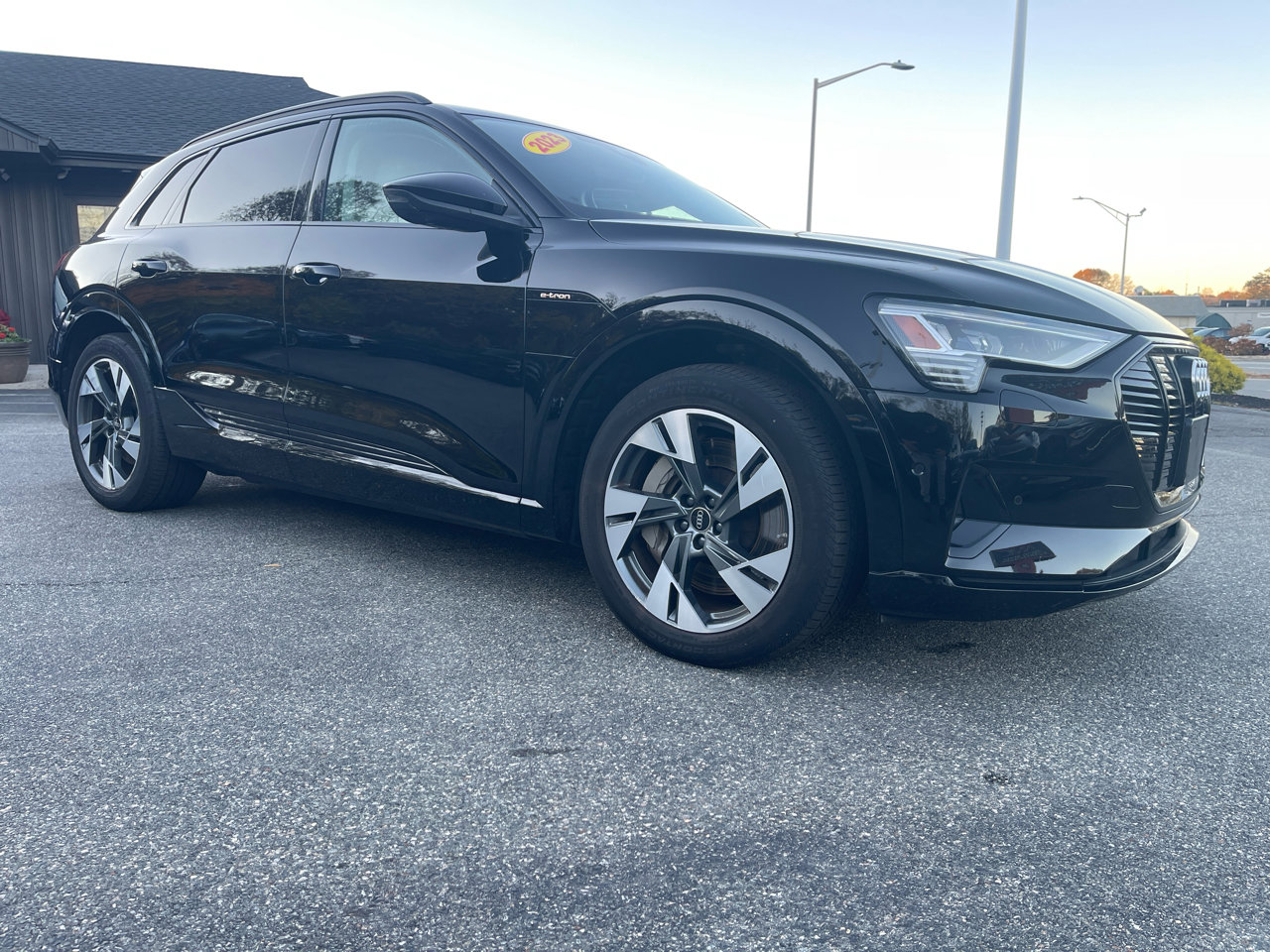 Used 2023 Audi e-tron Premium w/ Convenience Plus Package image 10