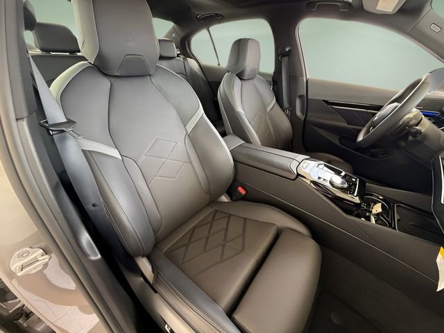 Used 2025 BMW 530i w/ Premium Package image 39