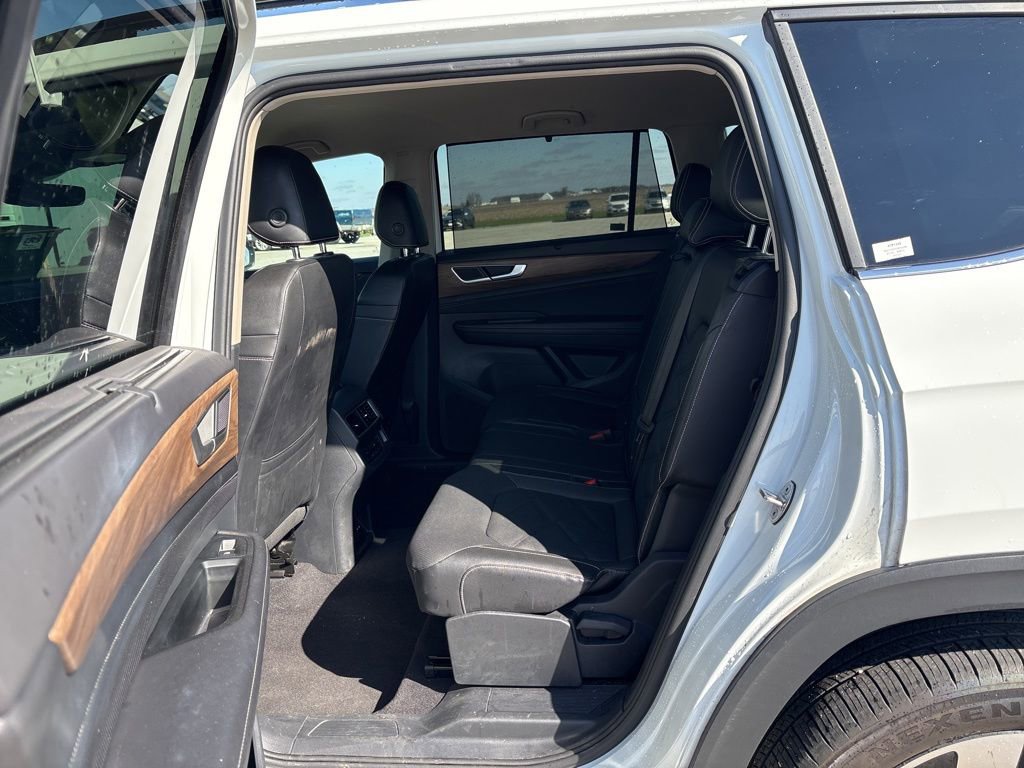 Used 2025 Volkswagen Atlas SE image 24