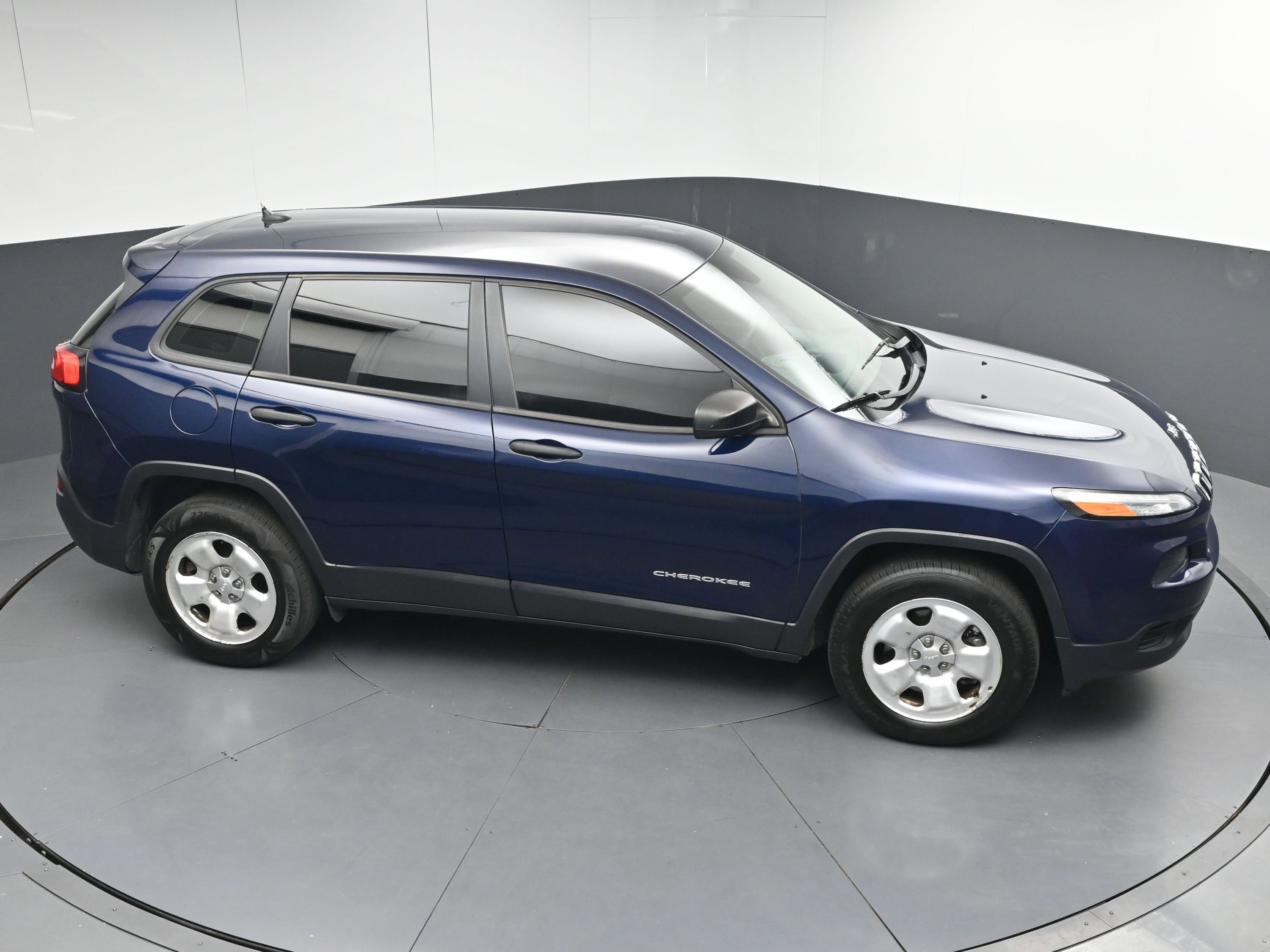 Used 2016 Jeep Cherokee Sport image 30
