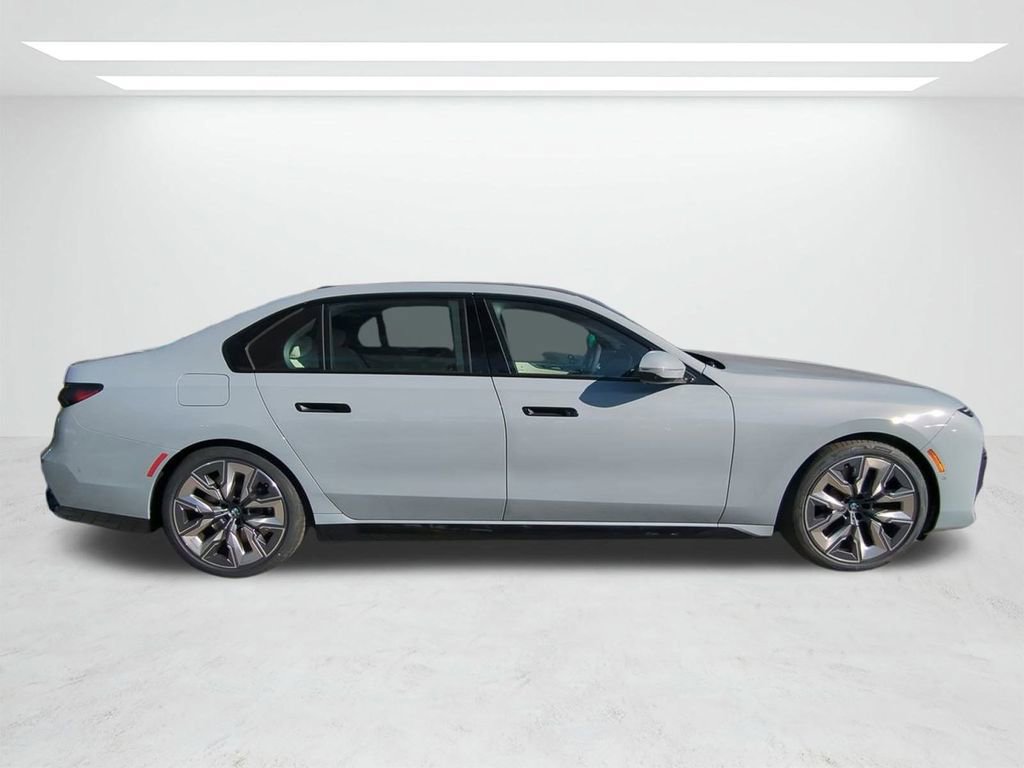 New 2026 BMW 760i xDrive w/ Premium Package image 3
