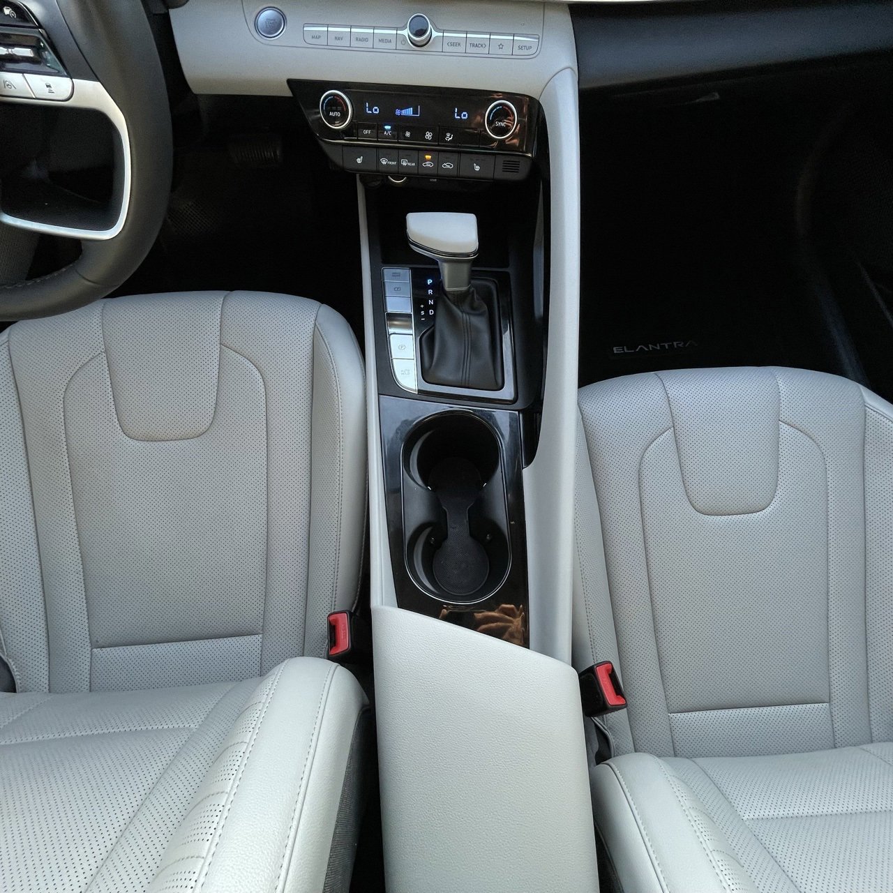 Used 2025 Hyundai Elantra Limited image 19