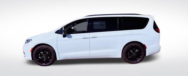New 2026 Chrysler Pacifica Limited w/ S Appearance Package image 3