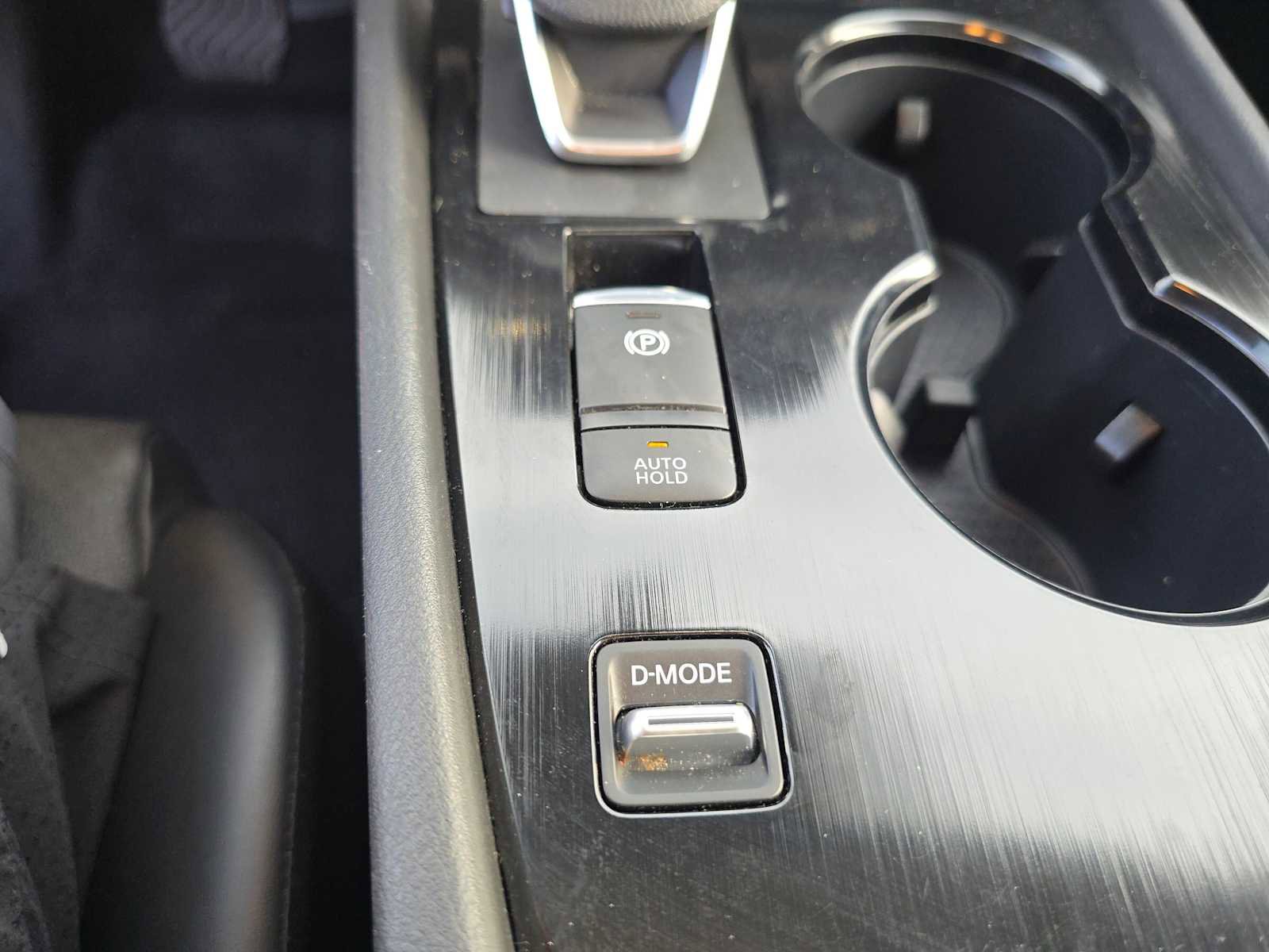 Used 2024 Nissan Rogue SV w/ SV Premium Package image 32