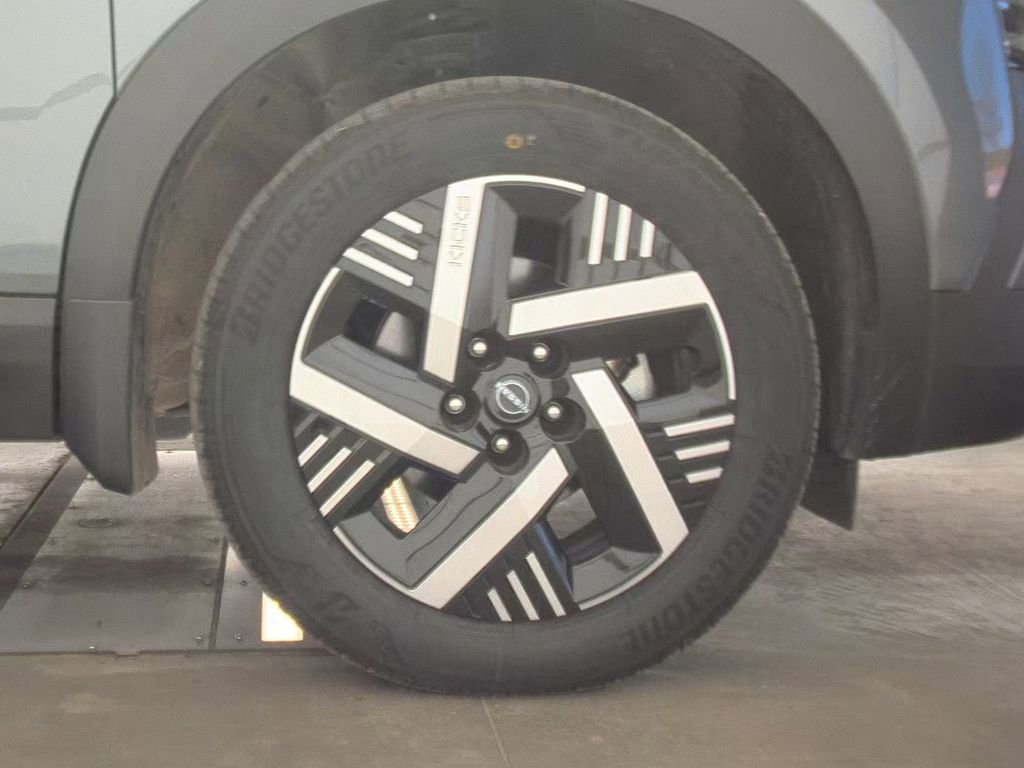 Used 2025 Nissan Kicks SV image 8